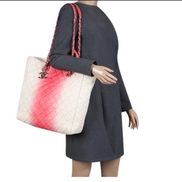 CHANEL OMBRÉ Grand Shopping Tote EC - Picture 10 of 12
